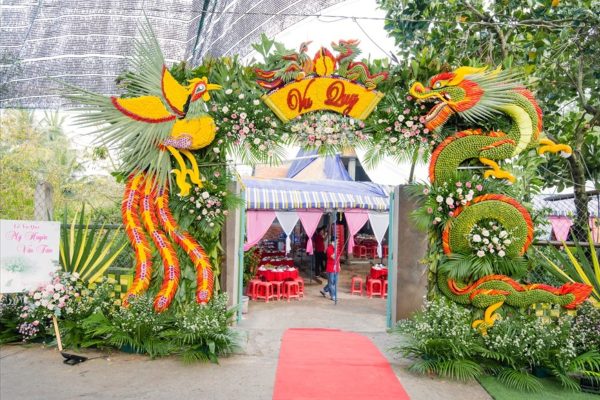 la dua trang tri cong hoa