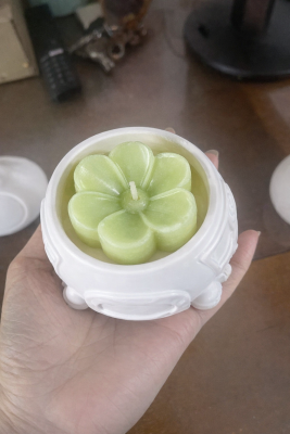 hu nến thơm hoa mai 6 cánh màu xanh nhạt