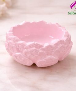 Cốc hoa sen bằng thạch cao là lựa chọn tinh tế để đựng nến tealight, nến thơm dùng trong không gian thờ cúng Phật hoặc trang trí nhà cửa mau hong phu bong