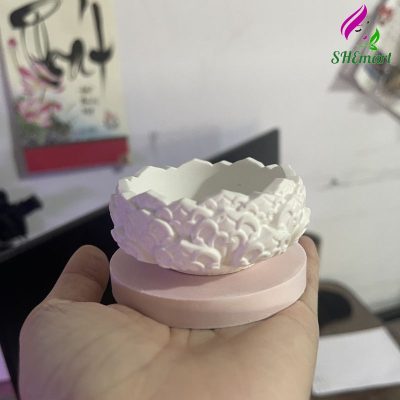 Cốc hoa sen bằng thạch cao là lựa chọn tinh tế để đựng nến tealight, nến thơm dùng trong không gian thờ cúng Phật hoặc trang trí nhà cửa mau trang
